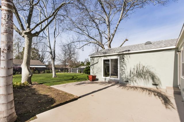 8325 Holly Dr, Citrus Heights, CA 95610