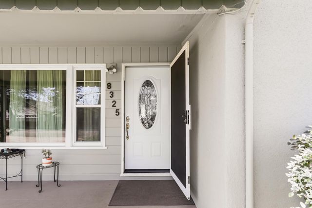 8325 Holly Dr, Citrus Heights, CA 95610