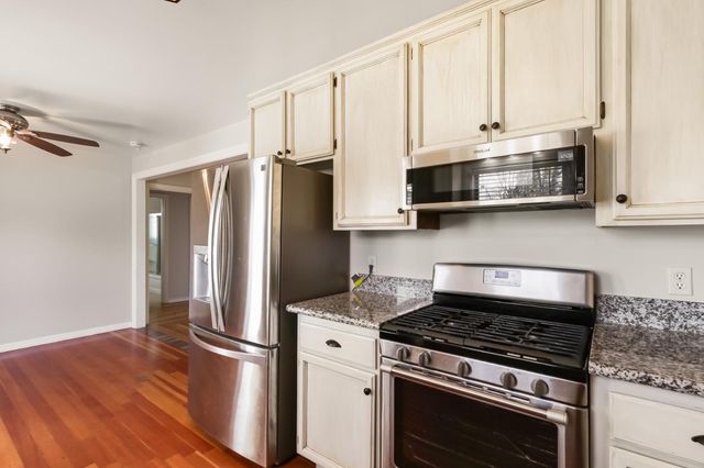 8325 Holly Dr, Citrus Heights, CA 95610