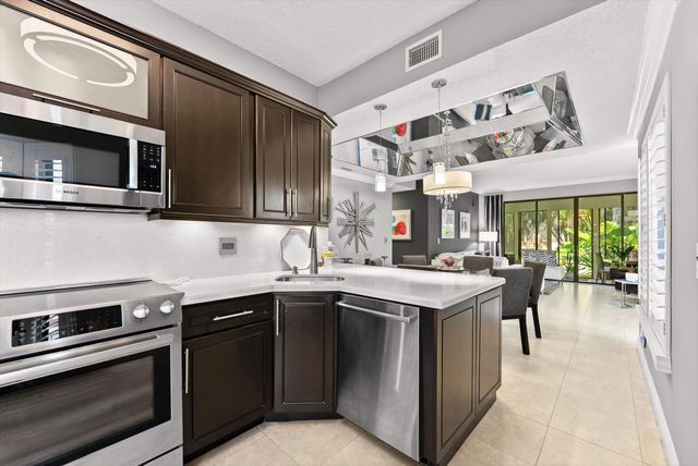 7840 Lexington Club Boulevard B, Delray Beach, FL 33446