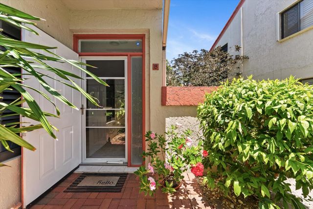 7840 Lexington Club Boulevard B, Delray Beach, FL 33446