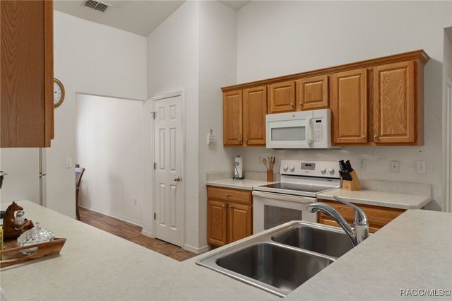 10 Daisy Street, Homosassa, FL 34446