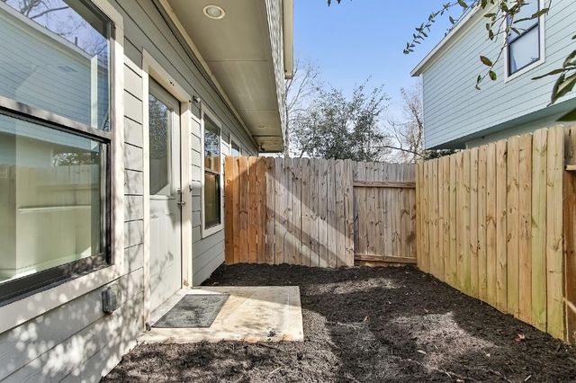 1021 Grenshaw Street B, Houston, TX 77088