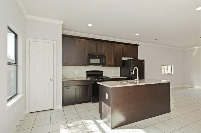 1021 Grenshaw Street B, Houston, TX 77088