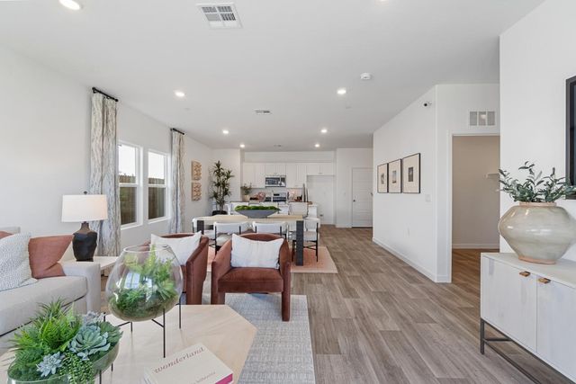 3415 N Mcarthur Avenue, Fresno, CA 93727