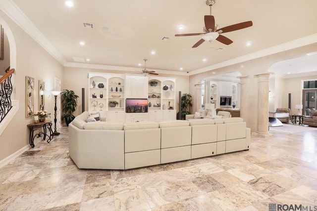 21647 Waterfront East Dr, Maurepas, LA 70449