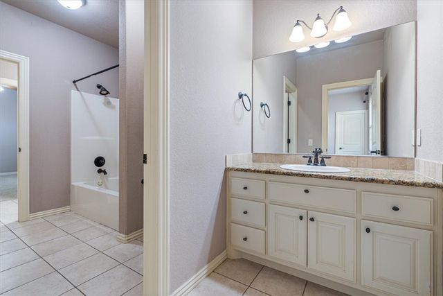 5002 SW Ridge Mont Road, Bentonville, AR 72713