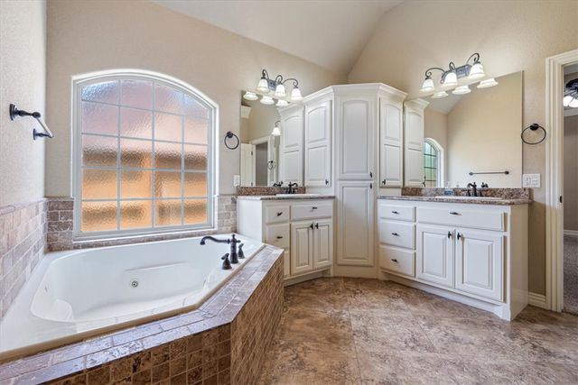 5002 SW Ridge Mont Road, Bentonville, AR 72713
