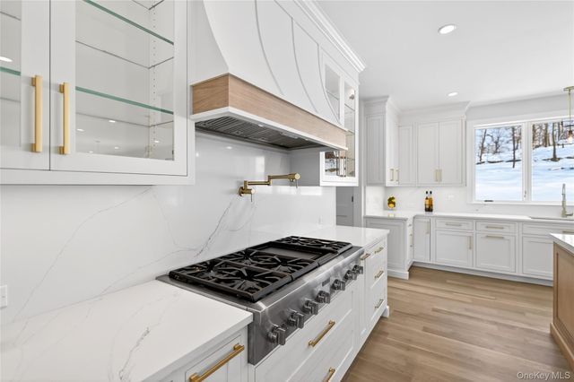 43 Hilltop Lane, Thornwood, NY 10594