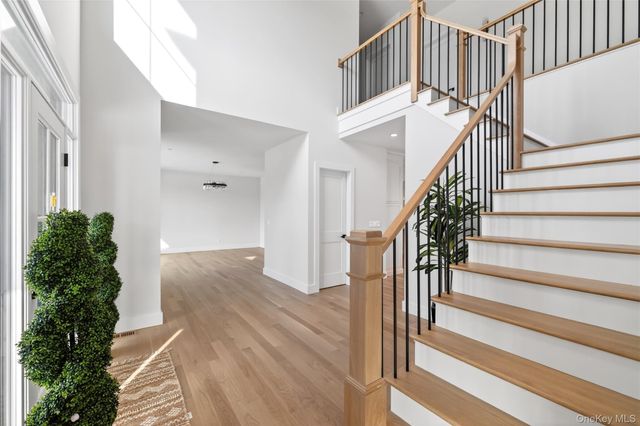 43 Hilltop Lane, Thornwood, NY 10594