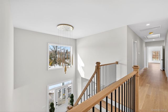 43 Hilltop Lane, Thornwood, NY 10594