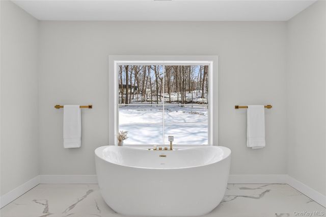 43 Hilltop Lane, Thornwood, NY 10594