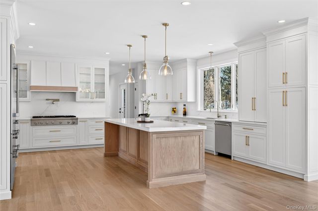 43 Hilltop Lane, Thornwood, NY 10594