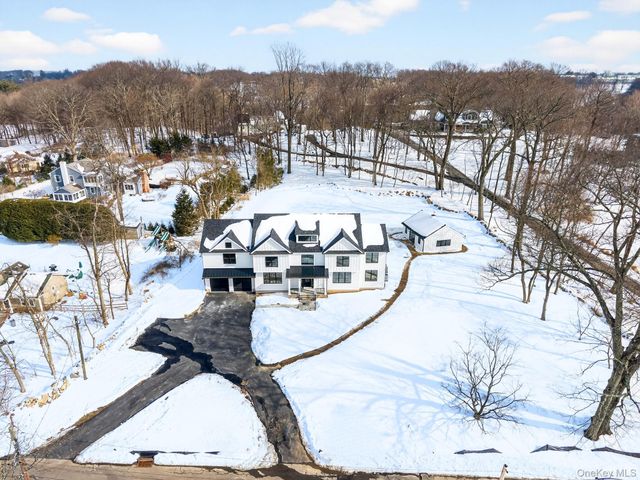 43 Hilltop Lane, Thornwood, NY 10594