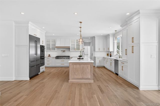 43 Hilltop Lane, Thornwood, NY 10594