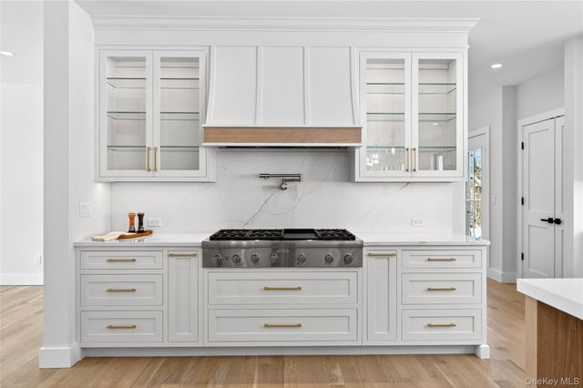 43 Hilltop Lane, Thornwood, NY 10594