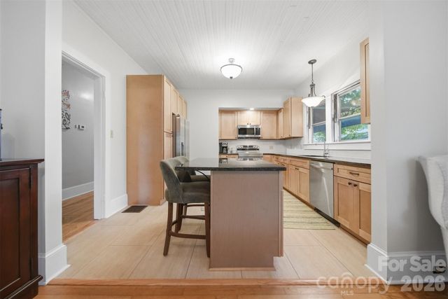 211 Lenoir Street, Morganton, NC 28655