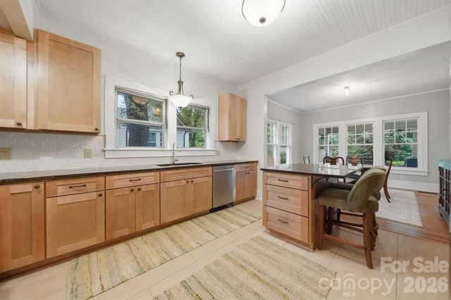 211 Lenoir Street, Morganton, NC 28655