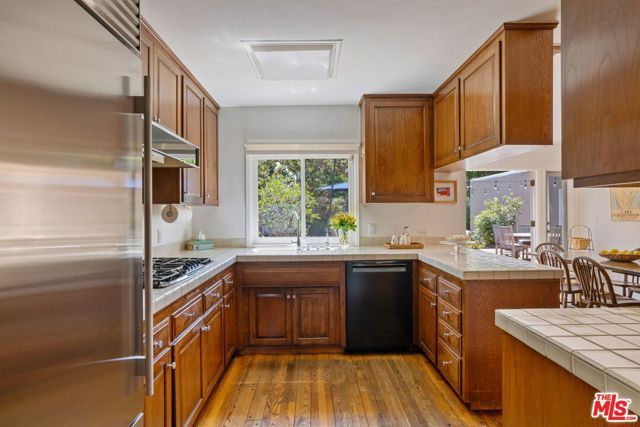 11742 Chenault Street, Los Angeles, CA 90049