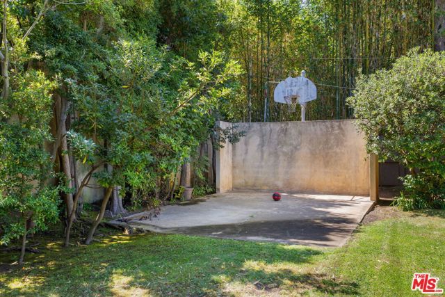 11742 Chenault Street, Los Angeles, CA 90049