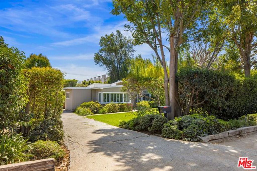 11742 Chenault Street, Los Angeles, CA 90049