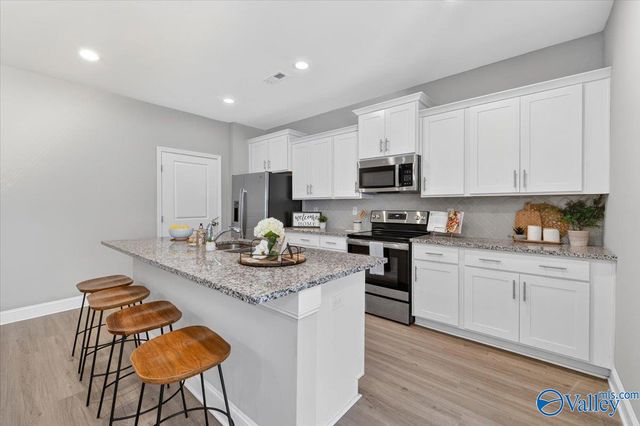 3245 Mcclellan Way SE, Decatur, AL 35603