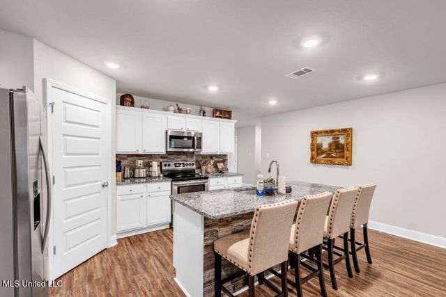 6595 Eastland Circle, Biloxi, MS 39532