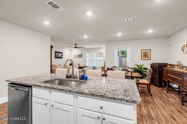 6595 Eastland Circle, Biloxi, MS 39532