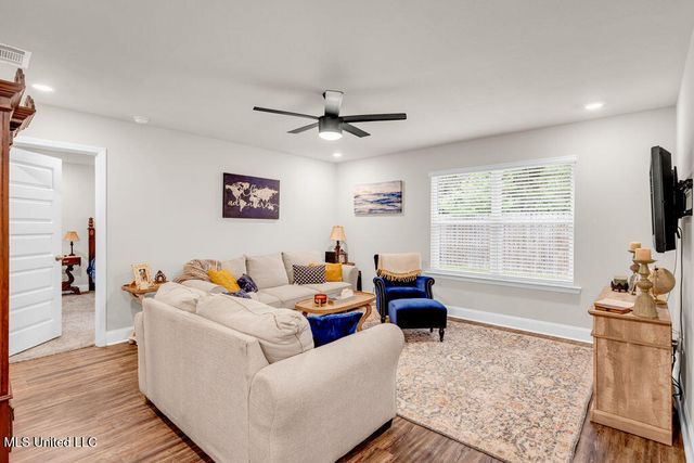 6595 Eastland Circle, Biloxi, MS 39532