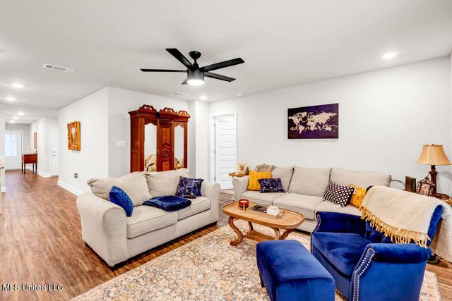 6595 Eastland Circle, Biloxi, MS 39532