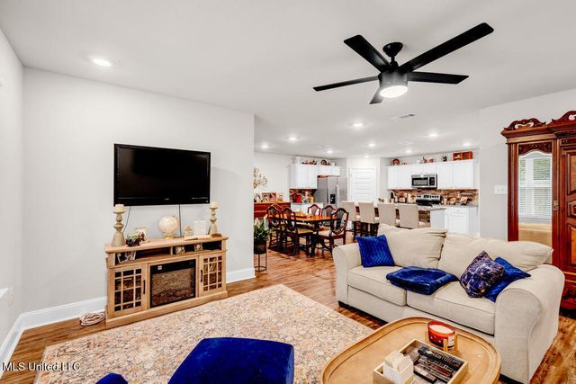 6595 Eastland Circle, Biloxi, MS 39532
