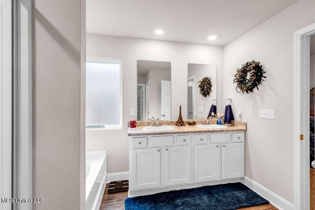 6595 Eastland Circle, Biloxi, MS 39532