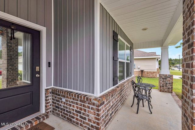 6595 Eastland Circle, Biloxi, MS 39532