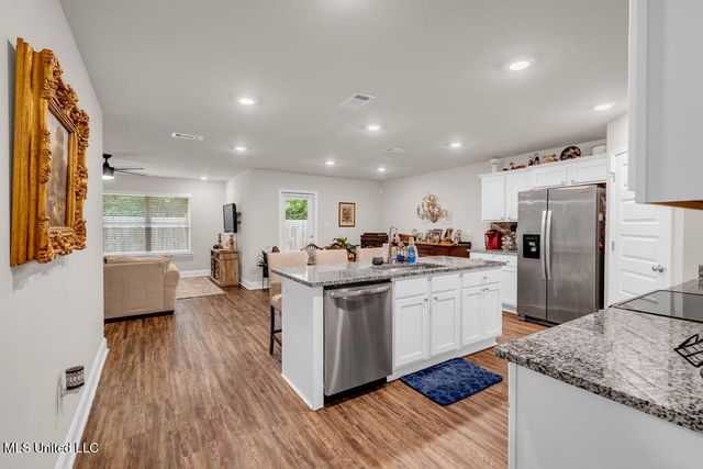 6595 Eastland Circle, Biloxi, MS 39532