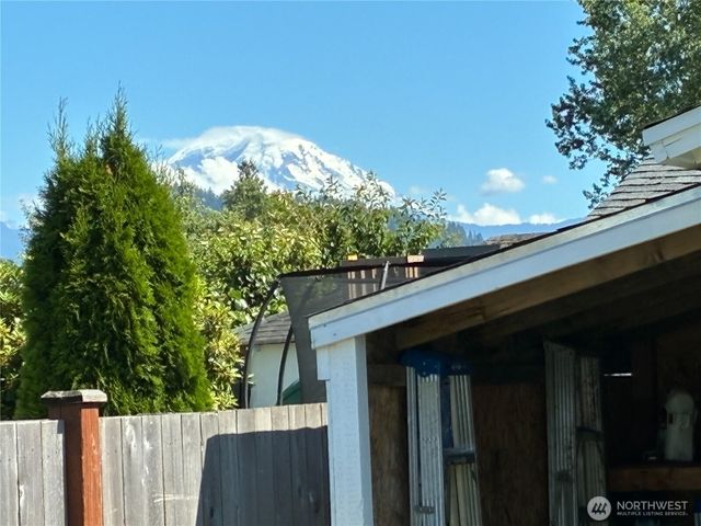 1977 Harding Street, Enumclaw, WA 98022