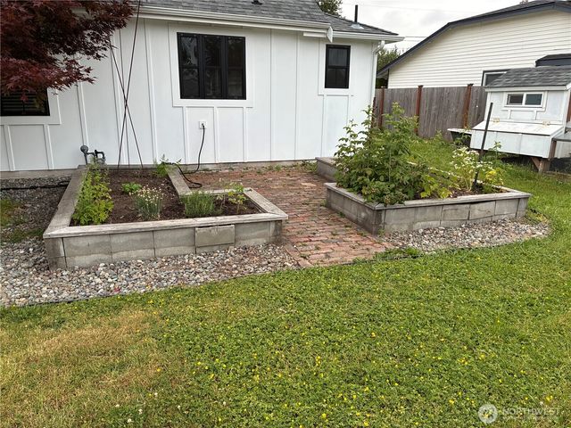 1977 Harding Street, Enumclaw, WA 98022