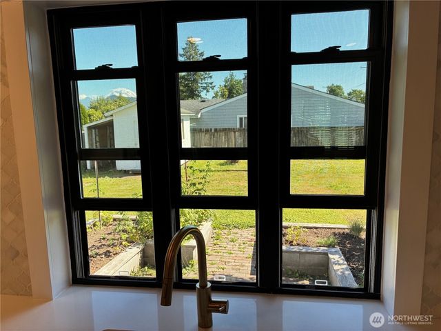 1977 Harding Street, Enumclaw, WA 98022