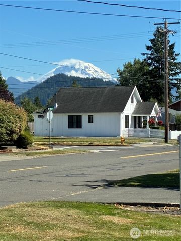 1977 Harding Street, Enumclaw, WA 98022