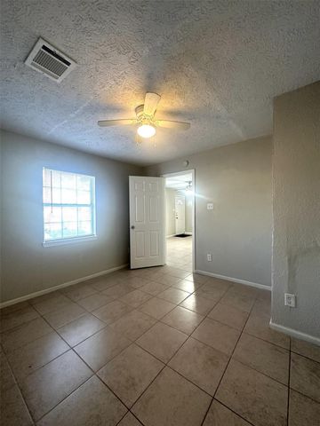 6713 Greenhurst Street, Houston, TX 77091