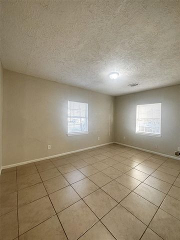 6713 Greenhurst Street, Houston, TX 77091