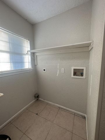 6713 Greenhurst Street, Houston, TX 77091