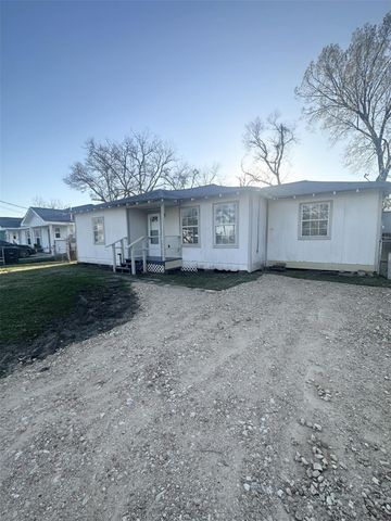 6713 Greenhurst Street, Houston, TX 77091