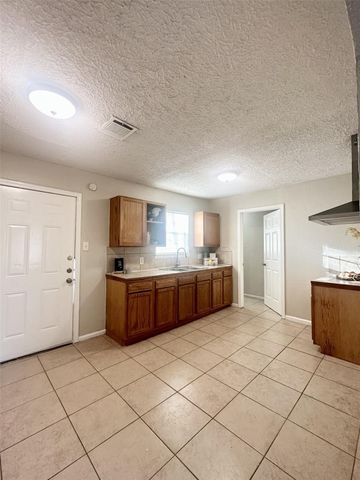 6713 Greenhurst Street, Houston, TX 77091