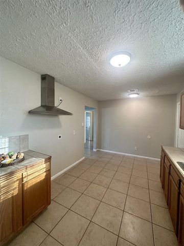 6713 Greenhurst Street, Houston, TX 77091