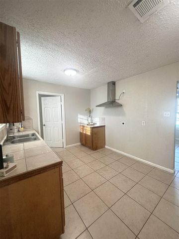 6713 Greenhurst Street, Houston, TX 77091