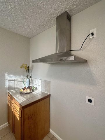 6713 Greenhurst Street, Houston, TX 77091