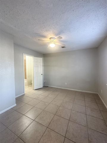 6713 Greenhurst Street, Houston, TX 77091