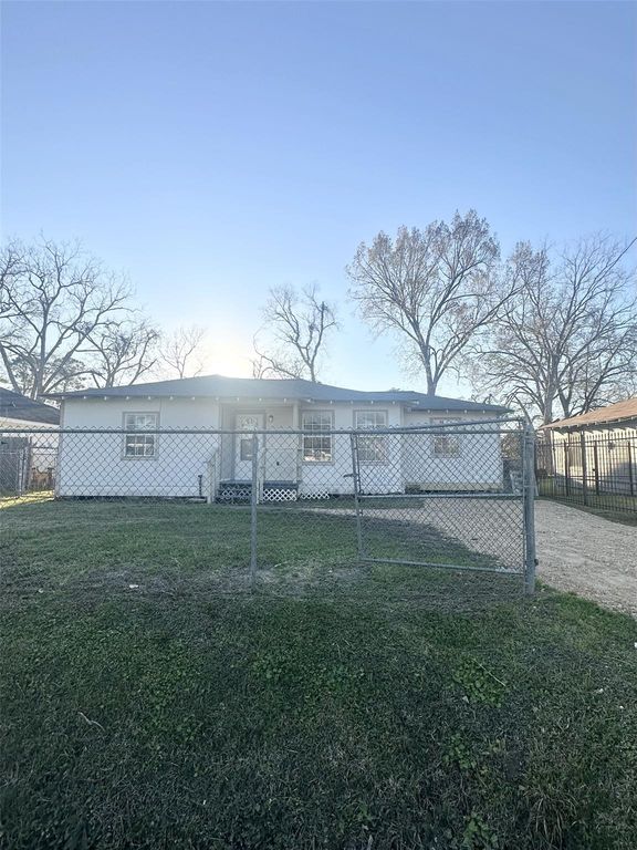 6713 Greenhurst Street, Houston, TX 77091