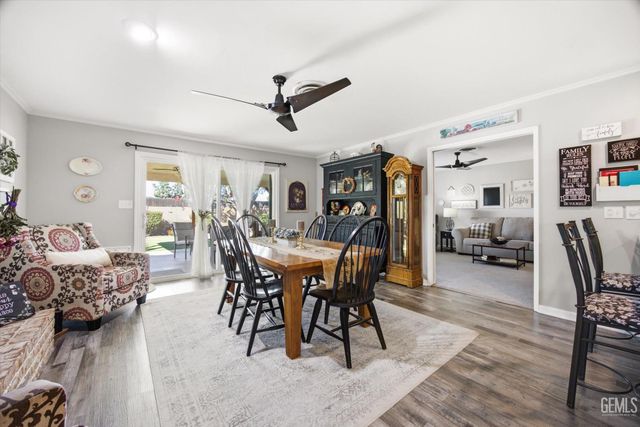 208 Glen Oaks Drive, Bakersfield, CA 93309
