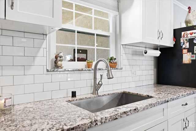 208 Glen Oaks Drive, Bakersfield, CA 93309